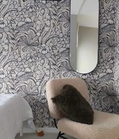 Daire Calling - Free Parking *